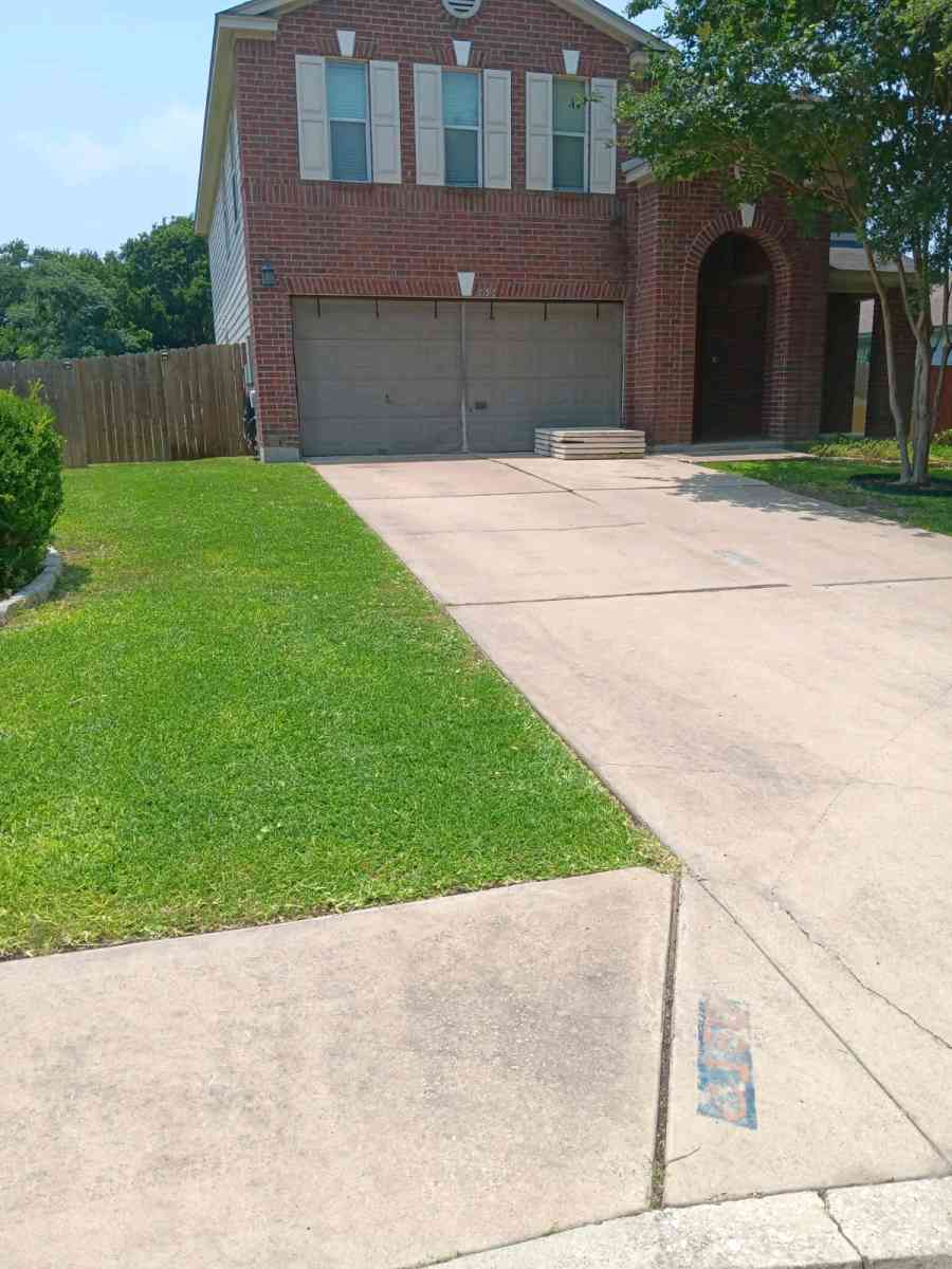 lawns - Austin, Texas - FleaMarketBay