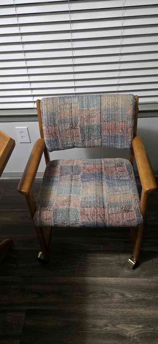 Dinner table - Lewisville, Texas - FleaMarketBay