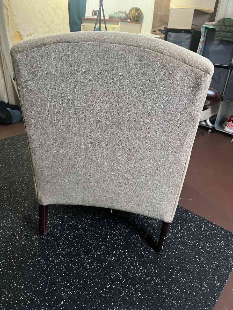 Armchair - Pinole, California - FleaMarketBay