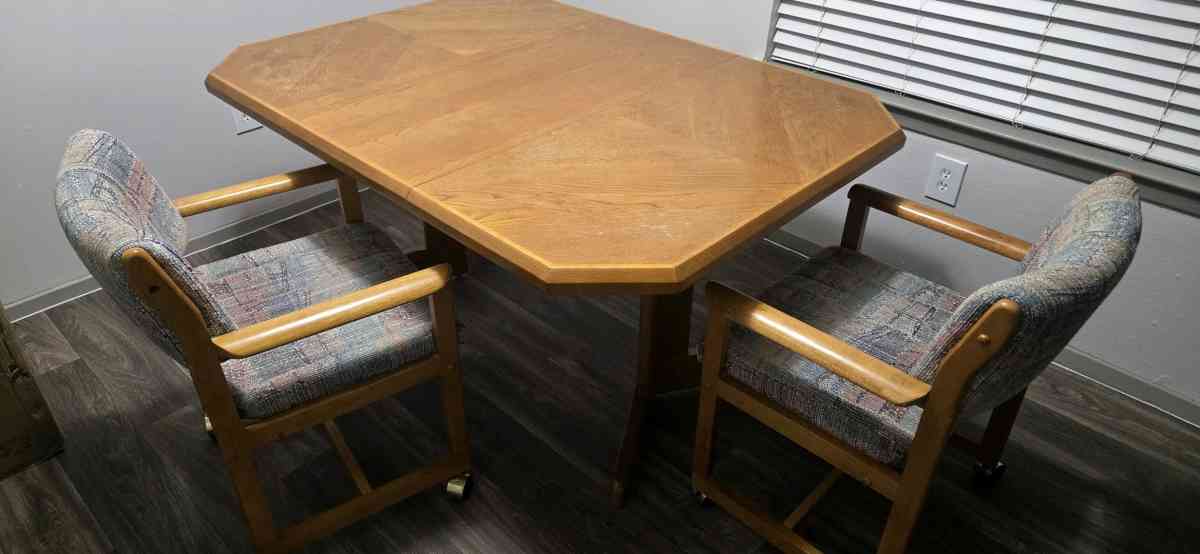 Dinner table - Lewisville, Texas - FleaMarketBay