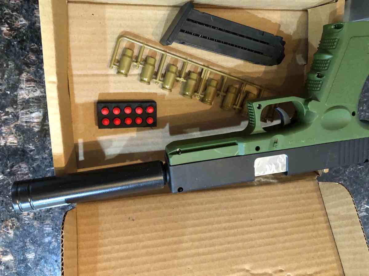 realistic toy gun - Philadelphia, Pennsylvania