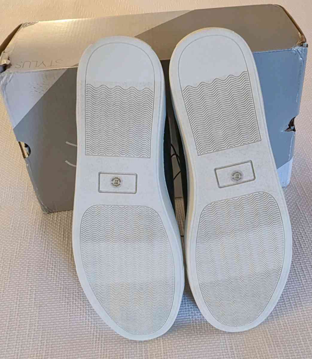 Stylus Snickers - Staten Island, New York - FleaMarketBay