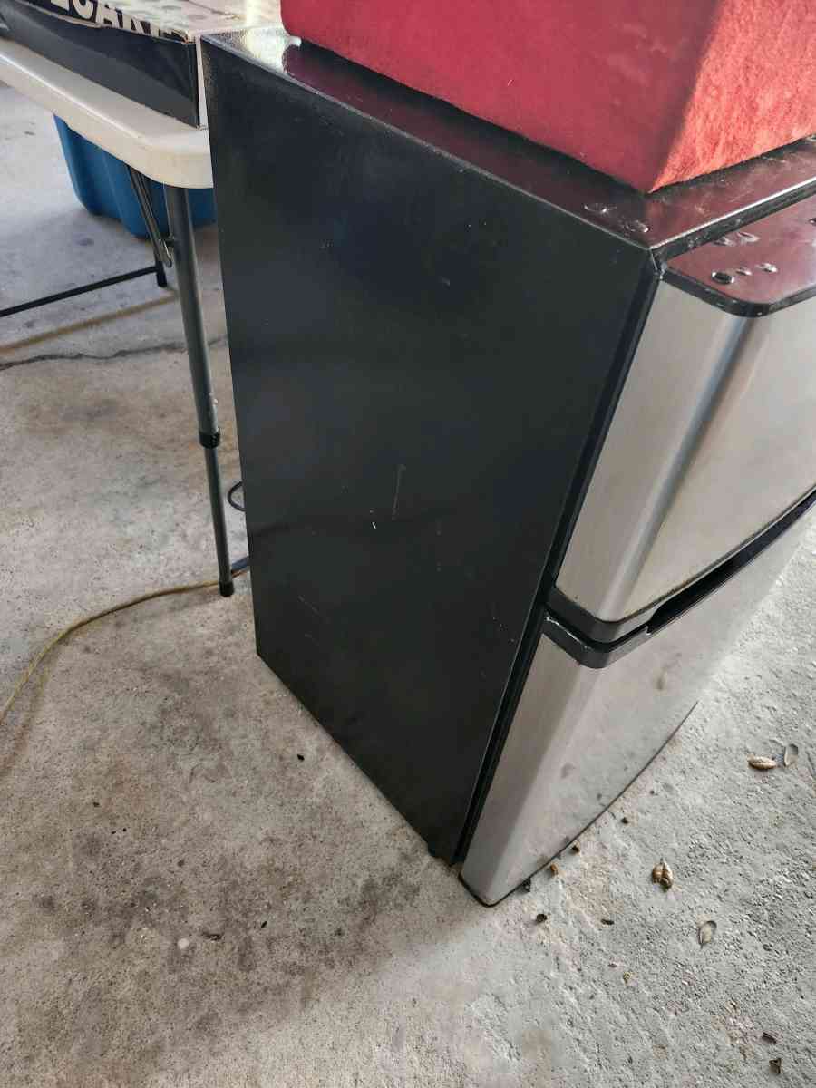 mini fridge - Baton Rouge, Louisiana - FleaMarketBay