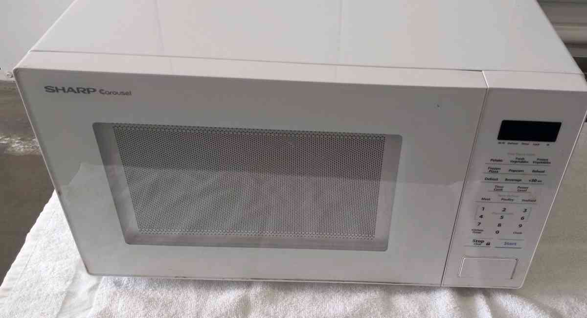 microwave  1year used - Alhambra, California