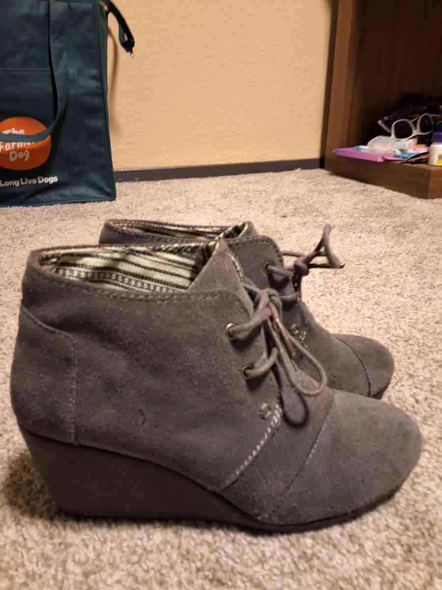 2pairs of womens shoes - Seattle, Washington - FleaMarketBay