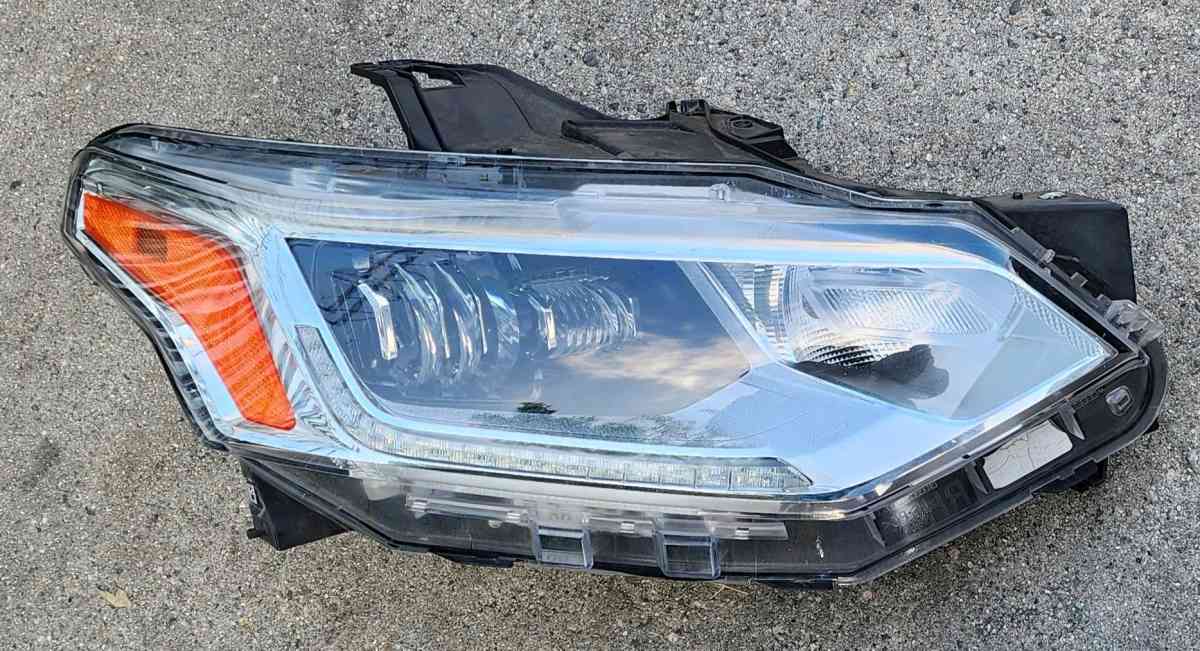 2019 2020 2021 2022 CHEVY TRAVERSE RIGHT PASSENGER HEADLIGHT - Bell, California