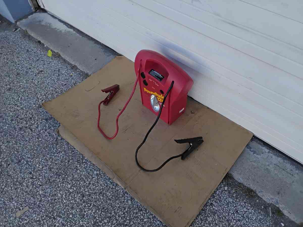 Nice 12 Volt Battery Jump Pack and with Light Like New - Williamstown, New Jersey - FleaMarketBay