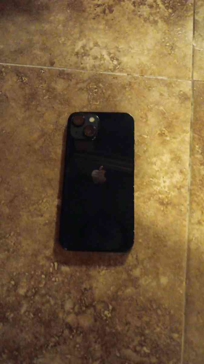 iPhone 13 - Adelanto, California - FleaMarketBay