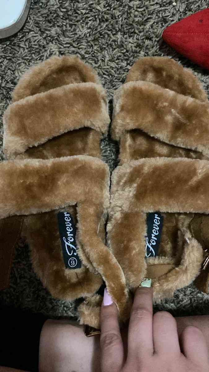 7 dollars Per Pairs Of Shoes Size 7 In Women - Dallas, Texas - FleaMarketBay