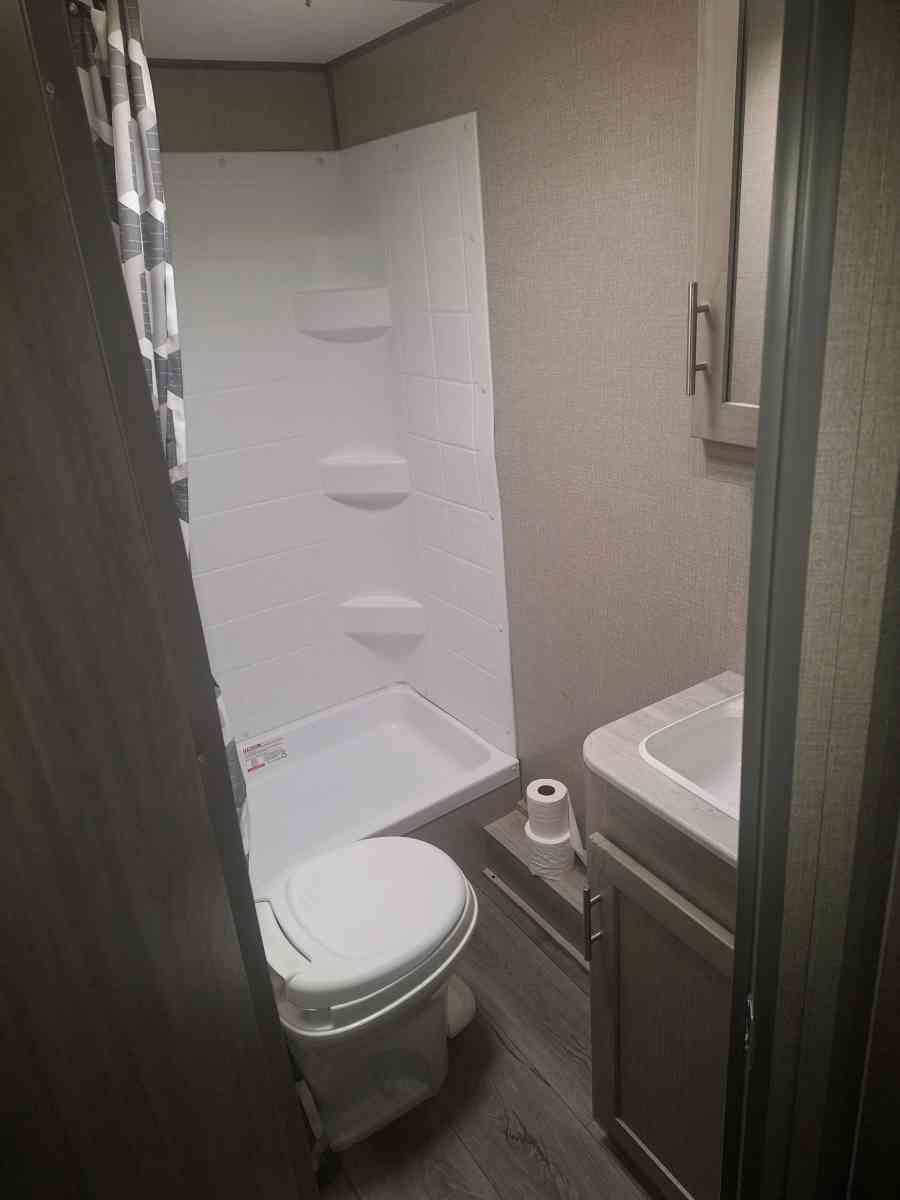 Catalina camper with bunkbeds slidout boughtit new use 3 tim - Clemson, South Carolina - FleaMarketBay