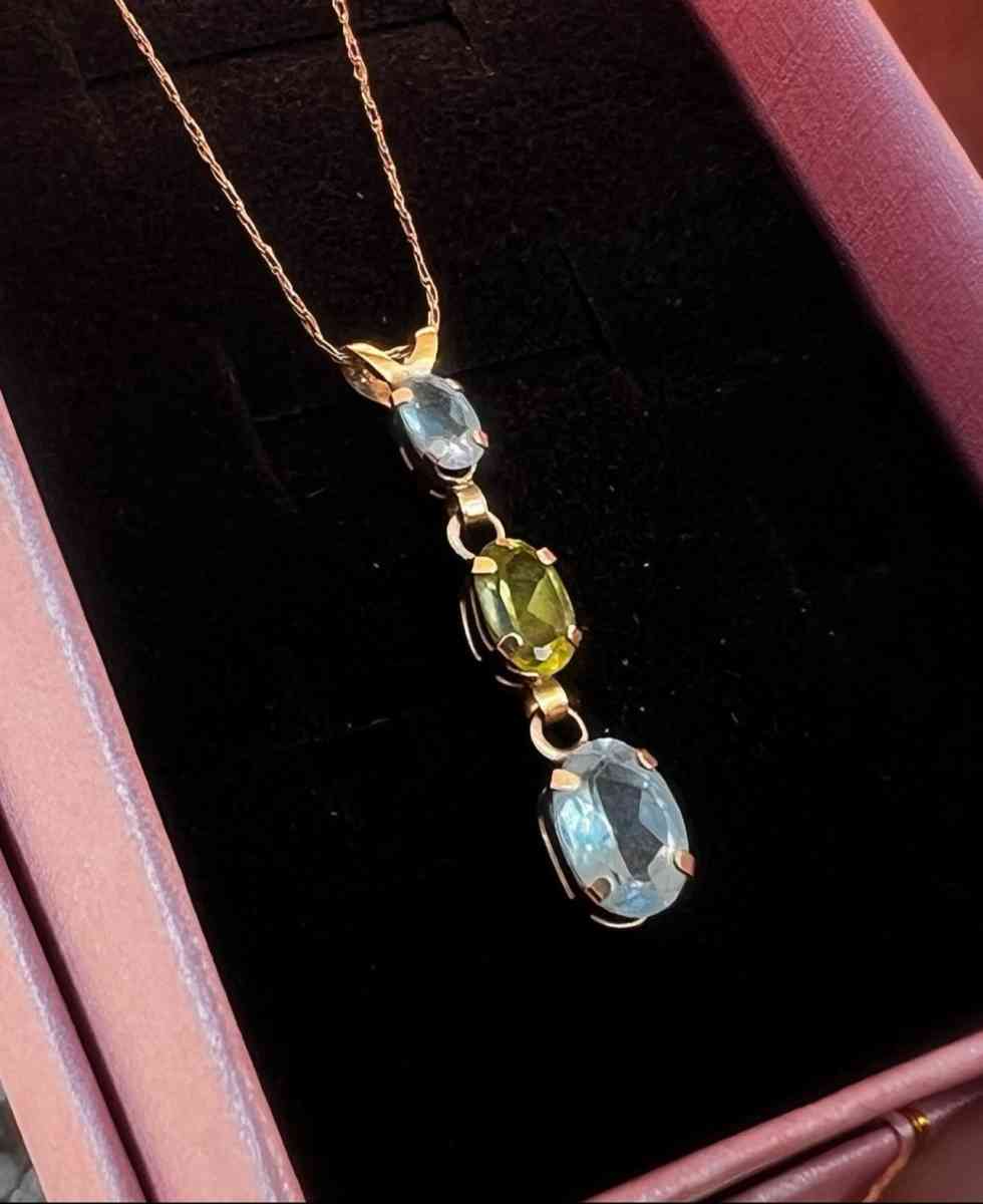 10K Gold Blue Topaz Pendant Necklace