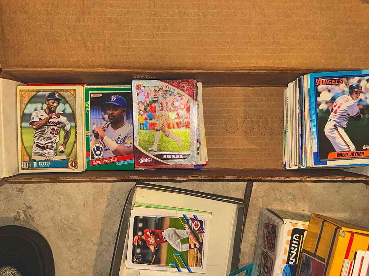 sports cards lot - Escondido, California - FleaMarketBay