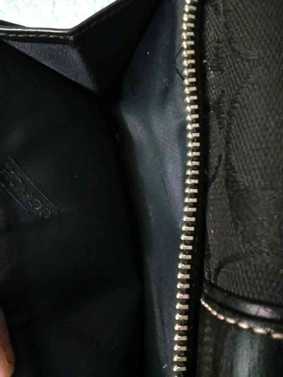 coach wallet black  need to go today - Cleveland, Ohio - FleaMarketBay