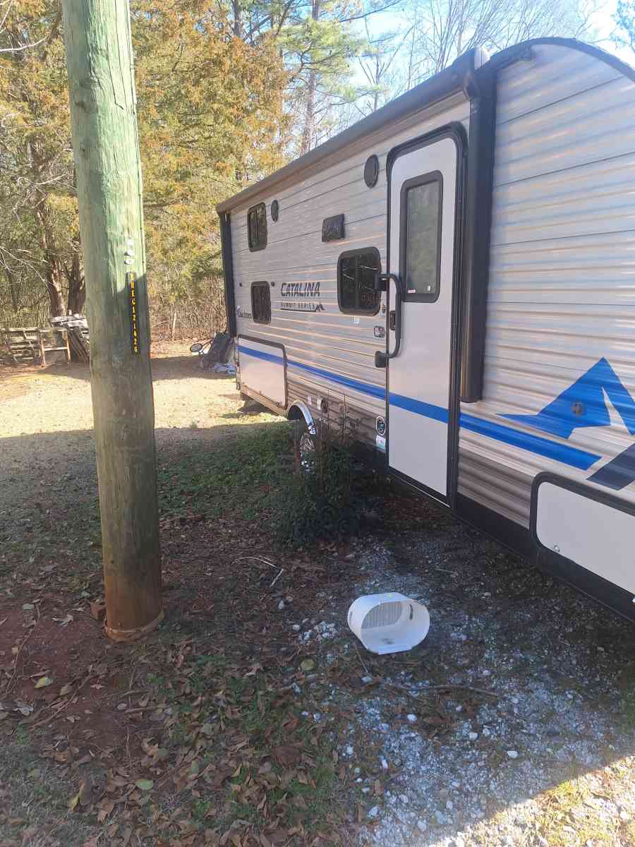 Catalina camper with bunkbeds slidout boughtit new use 3 tim - Clemson, South Carolina - FleaMarketBay