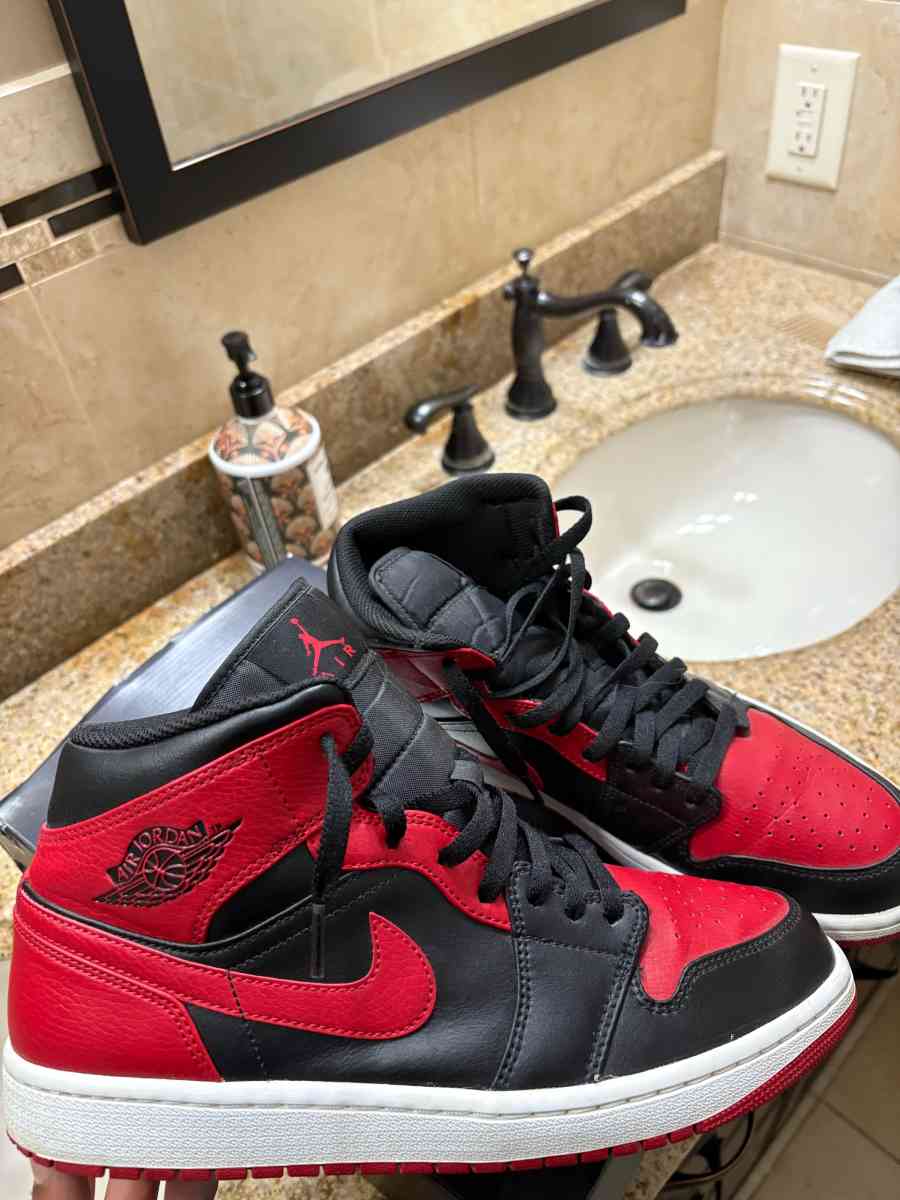 Jordan 1s banned - Central Islip, New York - FleaMarketBay