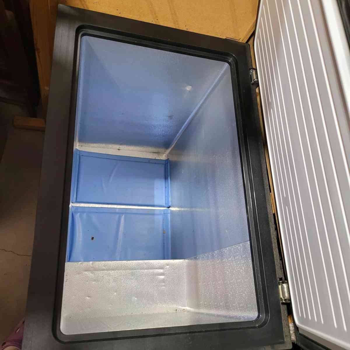 7 cubic feet black chest freezer - Shreveport, Louisiana - FleaMarketBay