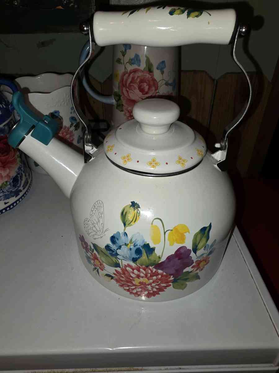 Pioneer Woman Kitchen Items - Alicia, Arkansas - FleaMarketBay