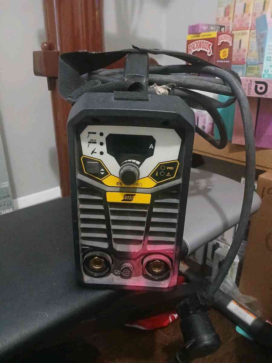 welder - Abingdon, Illinois - FleaMarketBay