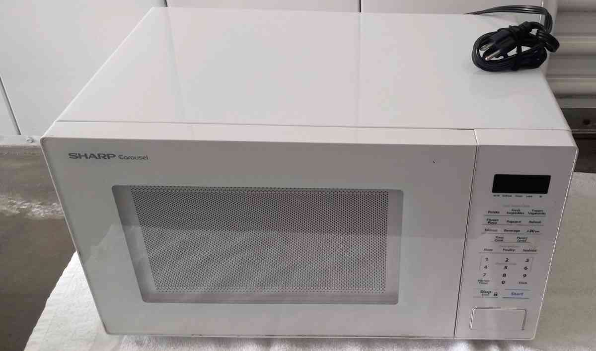 microwave  1year used - Alhambra, California - FleaMarketBay