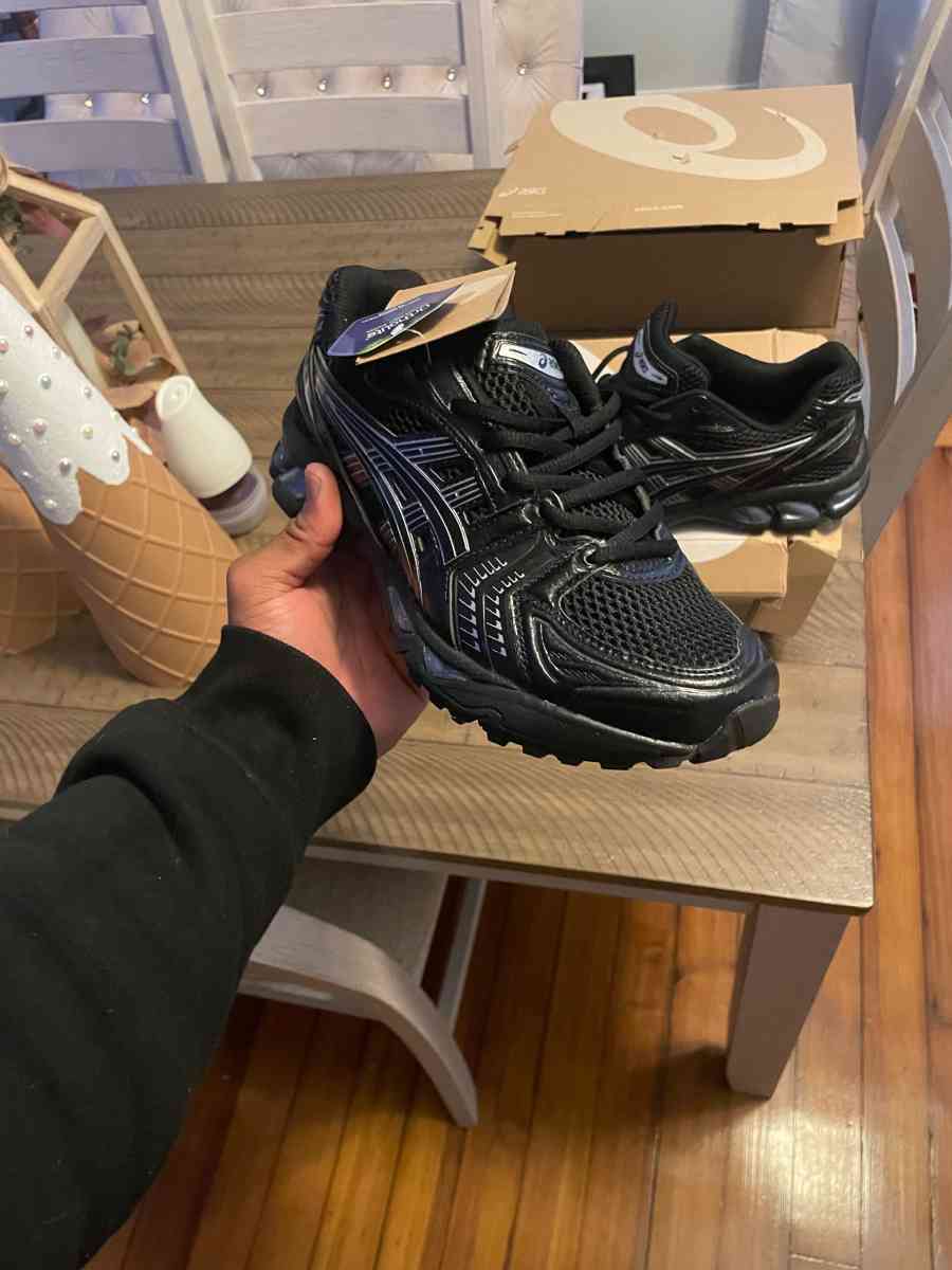 ASICS Kayano 14 in black and grey size 8 - Ashaway, Rhode Island - FleaMarketBay