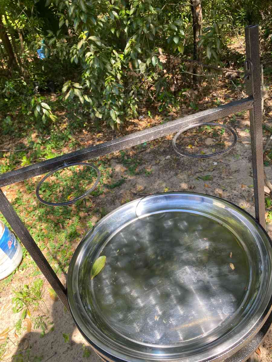 bird bath and bird feeder - Ocala, Florida - FleaMarketBay