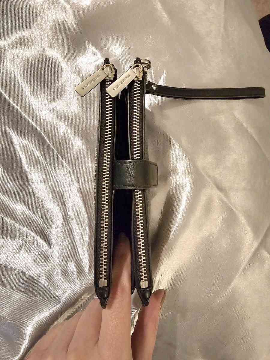 Michael kors purse with matching wallet - Peachtree City, Georgia - FleaMarketBay