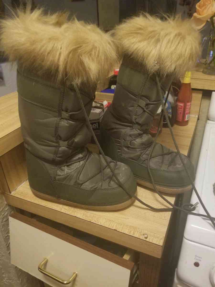 snow boots - Kansas City, Missouri - FleaMarketBay