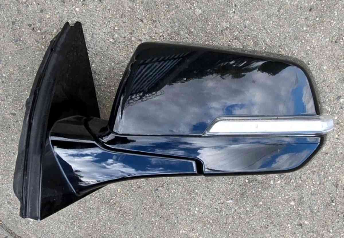 2019 2020 2022 2023 CHEVY TRAVERSE LEFT DRIVER MIRROR - Bell, California - FleaMarketBay