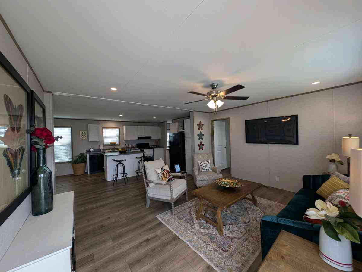 2025 Doublewide with 4 Bedroom and 2 Bathrooms - New Braunfels, Texas - FleaMarketBay