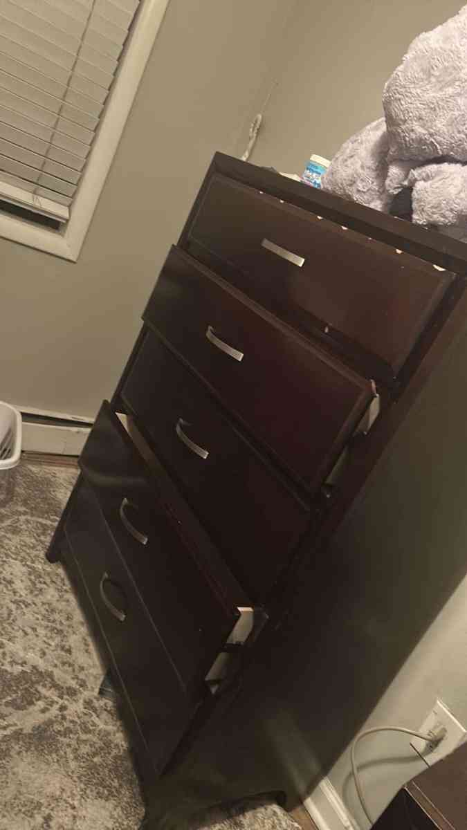 dress and chest drawers - Mc Lean, Virginia - FleaMarketBay