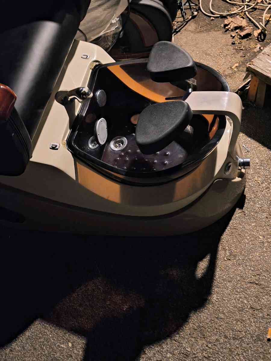 Massage and Pedicure Chair 2015 - Council Bluffs, Iowa - FleaMarketBay