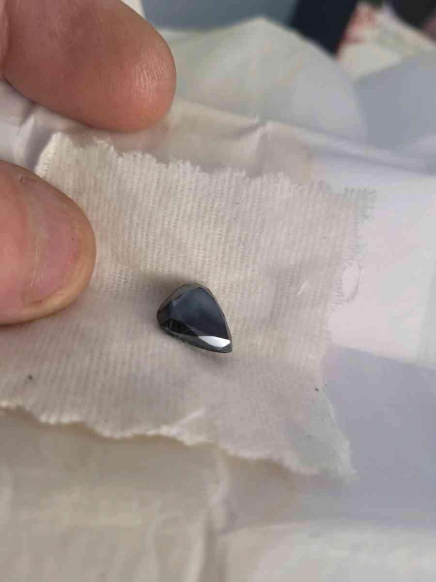 a nicely cut pearshaped black diamond - Fort Worth, Texas - FleaMarketBay