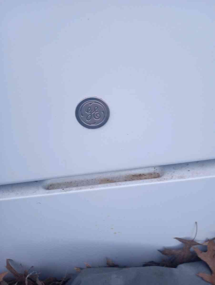 refrigerator and gently used electric stove - Canton, Ohio - FleaMarketBay