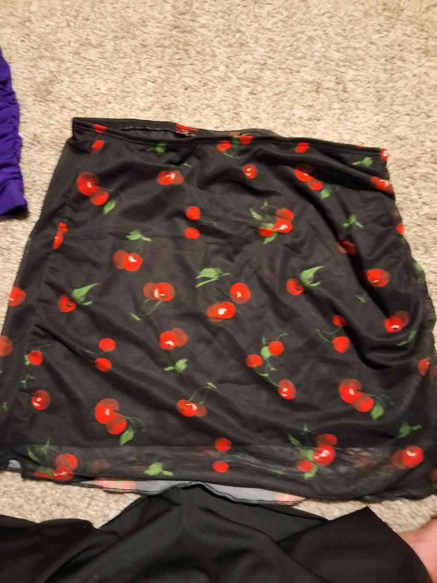 Black with cherries mini - Seattle, Washington - FleaMarketBay