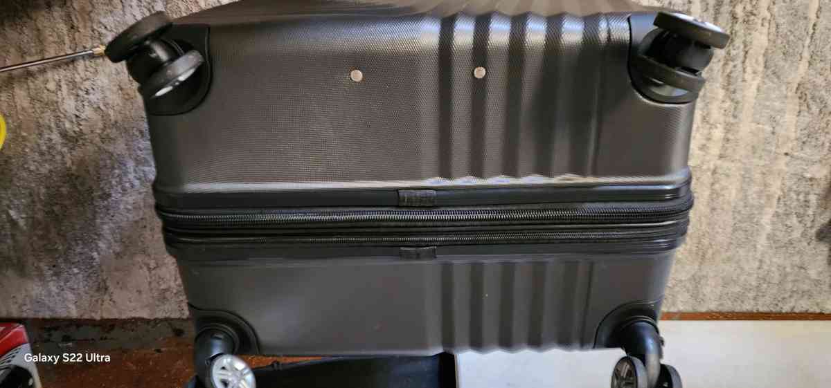 traveling suitcase - Port Richey, Florida - FleaMarketBay