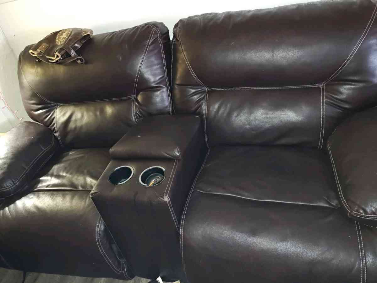 nice like new leather electric reclining couch - Joplin, Missouri - FleaMarketBay
