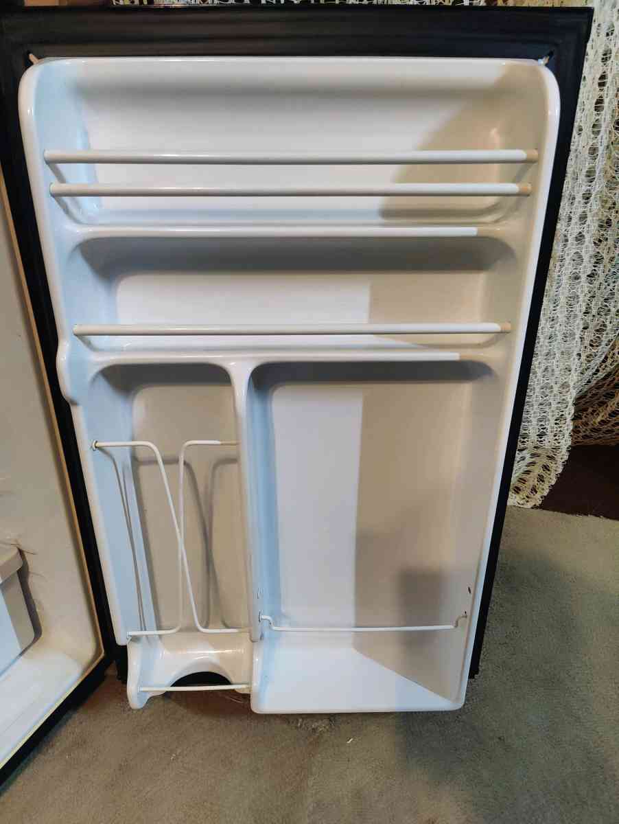 mini refrigerator - Flat Rock, North Carolina - FleaMarketBay