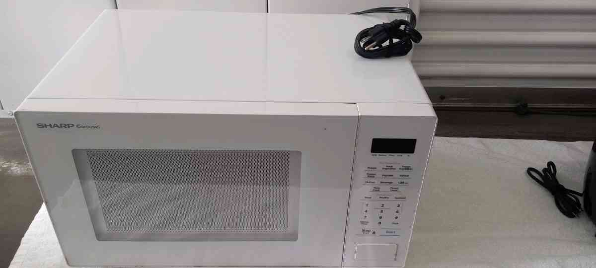 microwave  1year used - Alhambra, California - FleaMarketBay