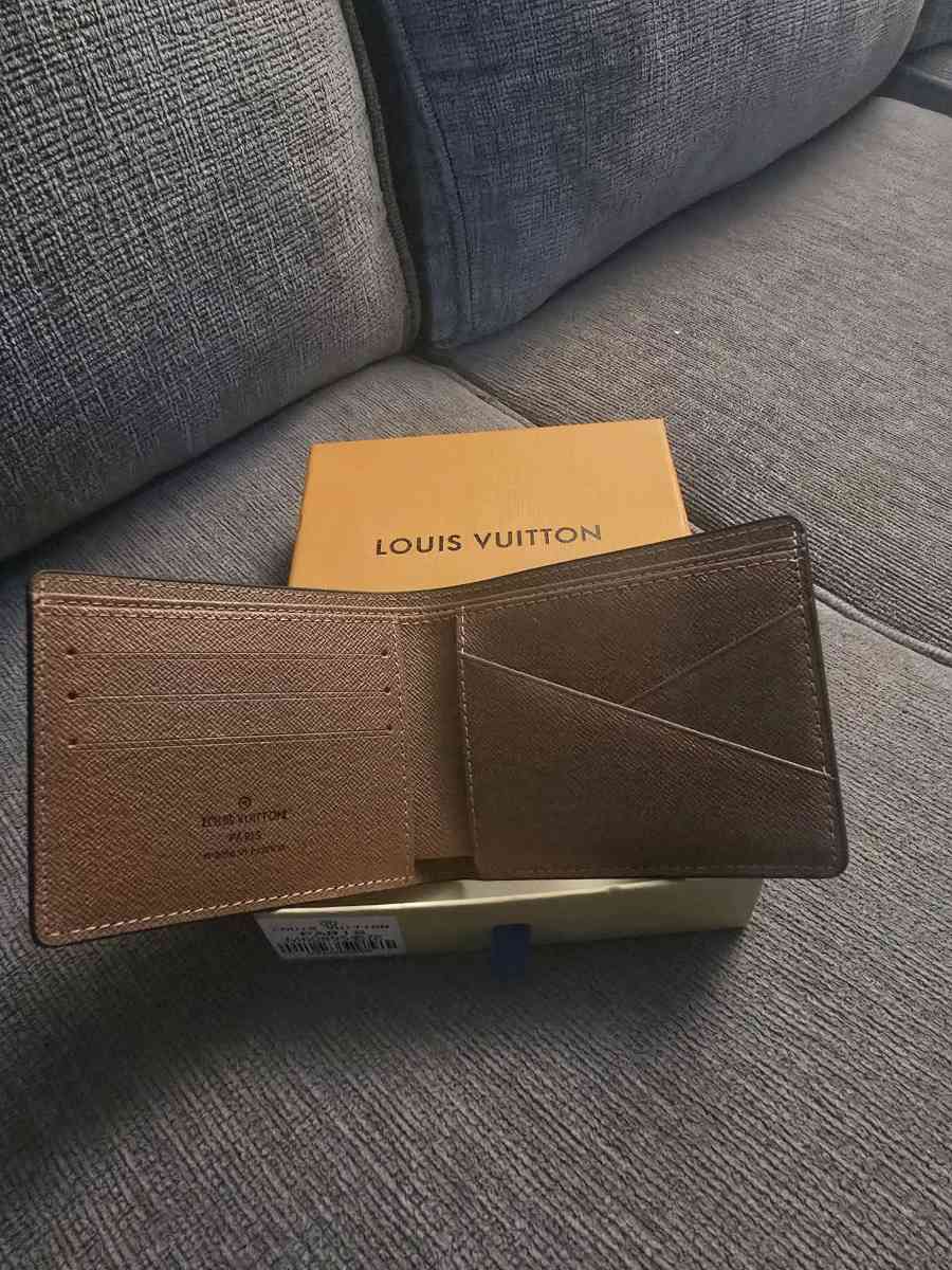 cardholder - Franklin Square, New York