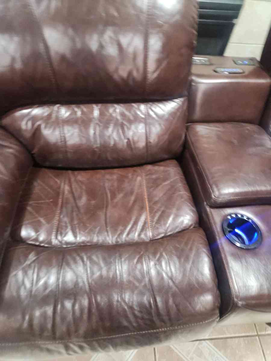 Brown leather electric recliner loveseat - Houston, Texas - FleaMarketBay
