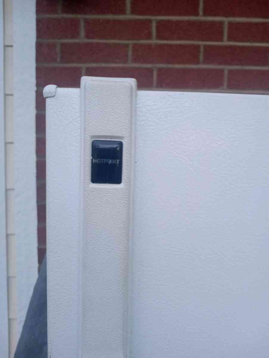 refrigerator and gently used electric stove - Canton, Ohio - FleaMarketBay