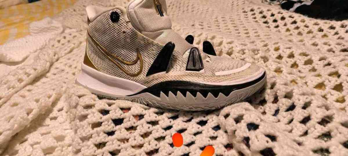 KD  SIZE  7 and a half - Council Bluffs, Iowa