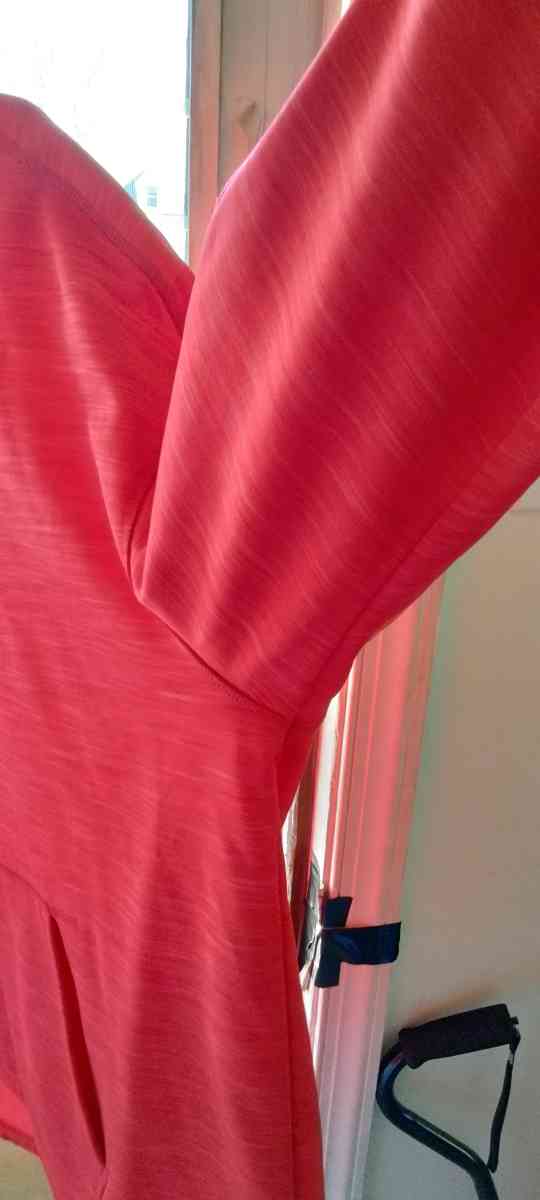 Philadelphia Phillies Red Hoodie - Norristown, Pennsylvania - FleaMarketBay