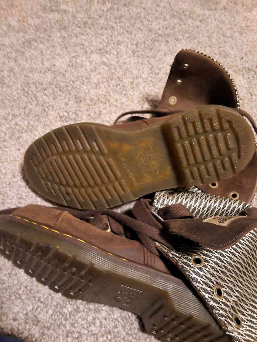 Dr Martins Womens Industrial Boot With safety toe - Seattle, Washington - FleaMarketBay