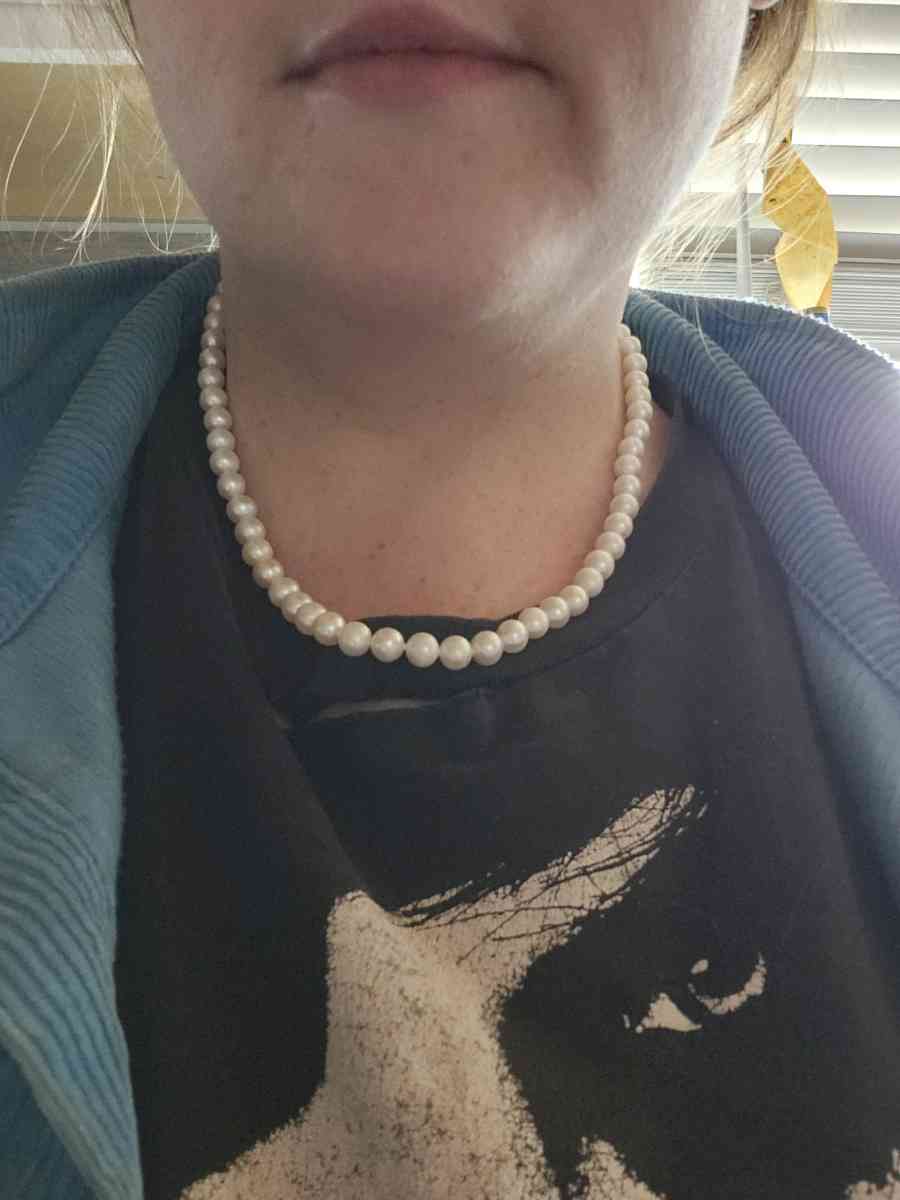 real pearl necklace - Lexington, North Carolina - FleaMarketBay