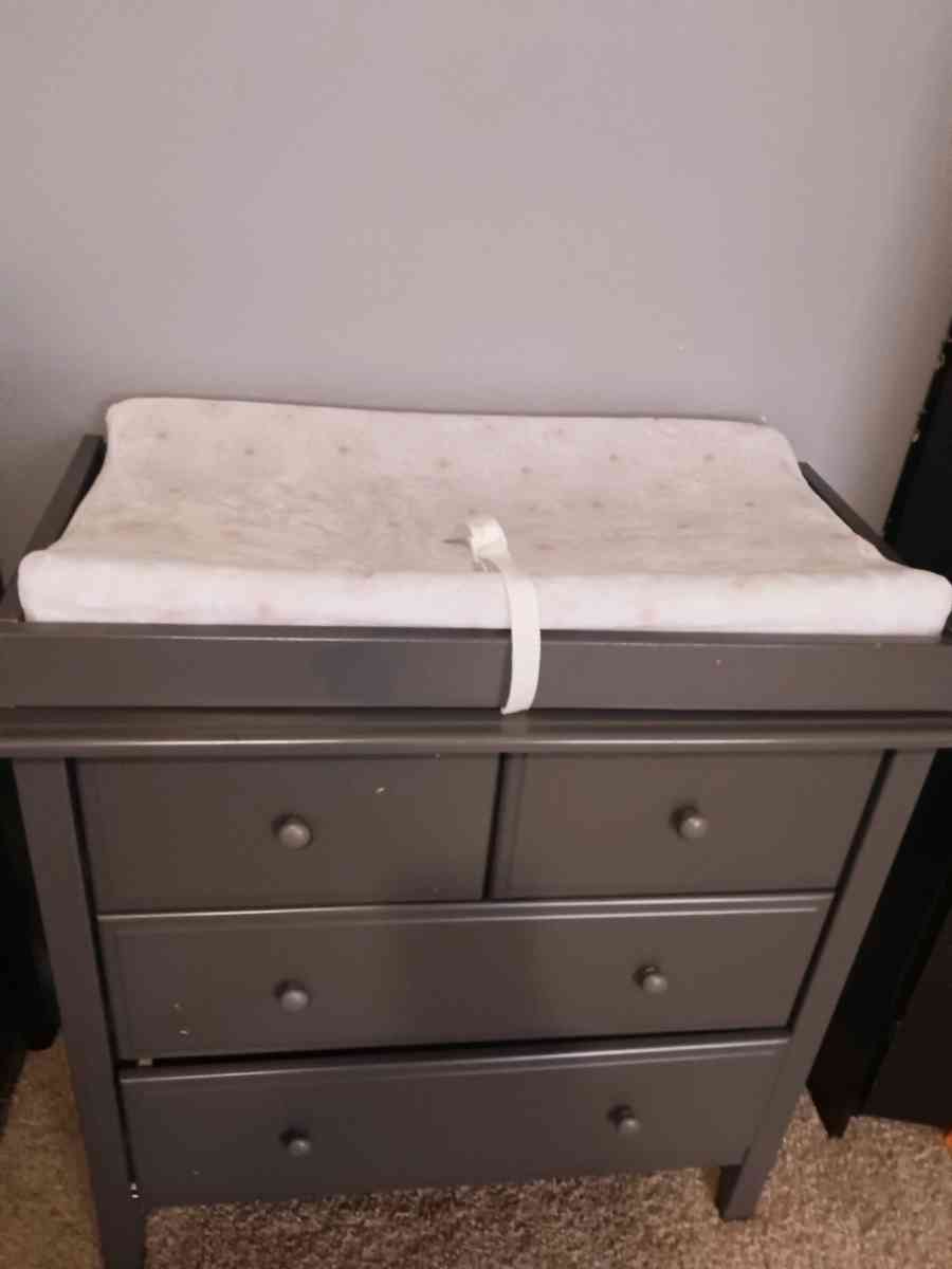 baby chaging table - Austin, Texas - FleaMarketBay