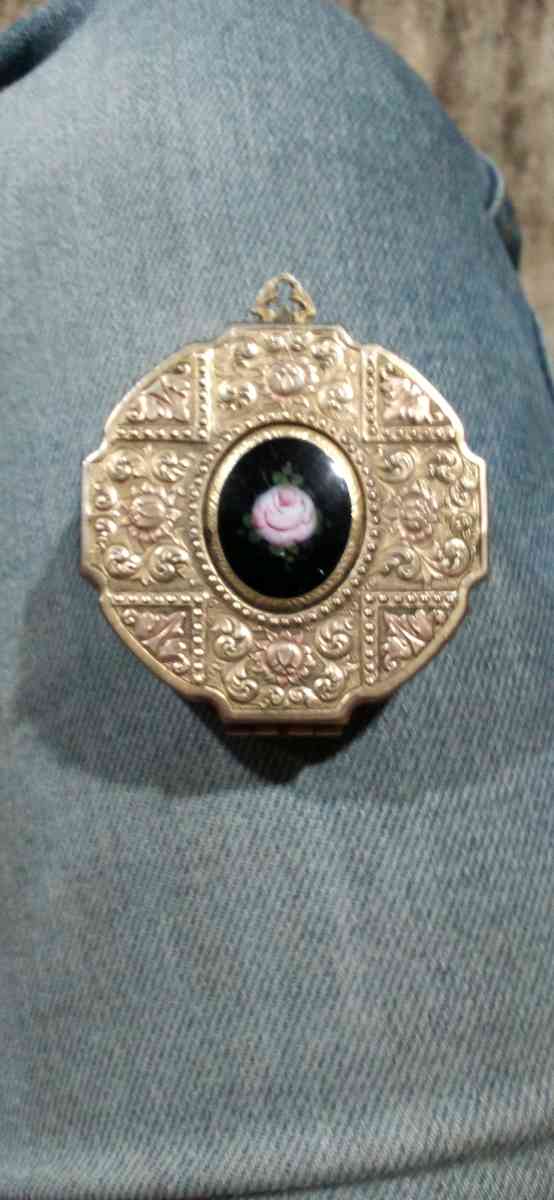 Estee Lauder vintage perfume compact - Lexington, North Carolina - FleaMarketBay