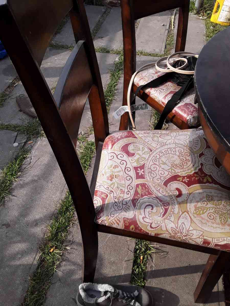 Round Wooden Dining Table 4 chairs - Dade City, Florida - FleaMarketBay