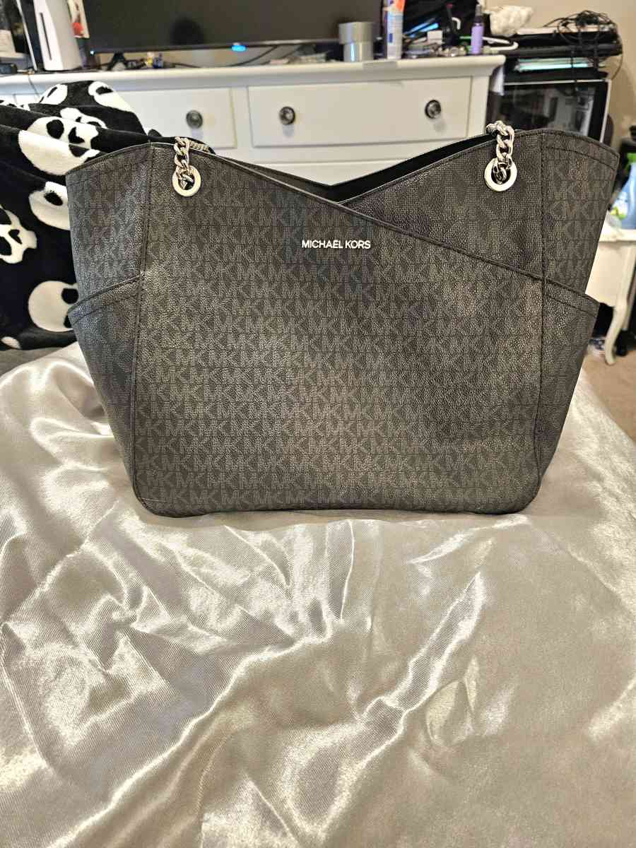 Michael kors purse with matching wallet - Peachtree City, Georgia - FleaMarketBay