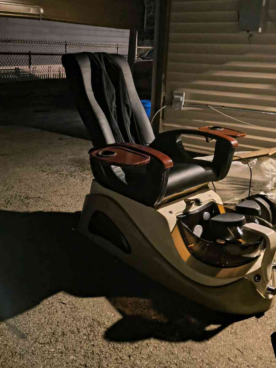 Massage and Pedicure Chair 2015 - Council Bluffs, Iowa - FleaMarketBay